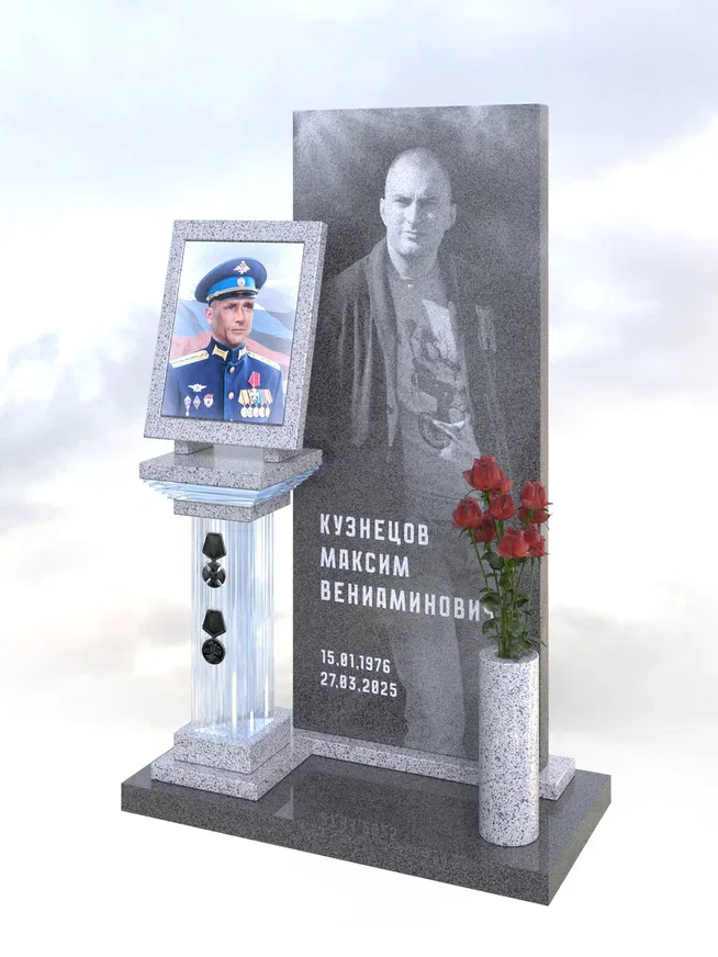 Колонна «Война и мир» с комбинированной капителью из стекла и камня